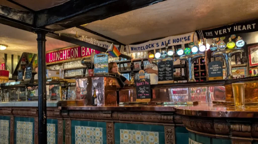 Whitelocks Ale House – Leeds Oldest Pub