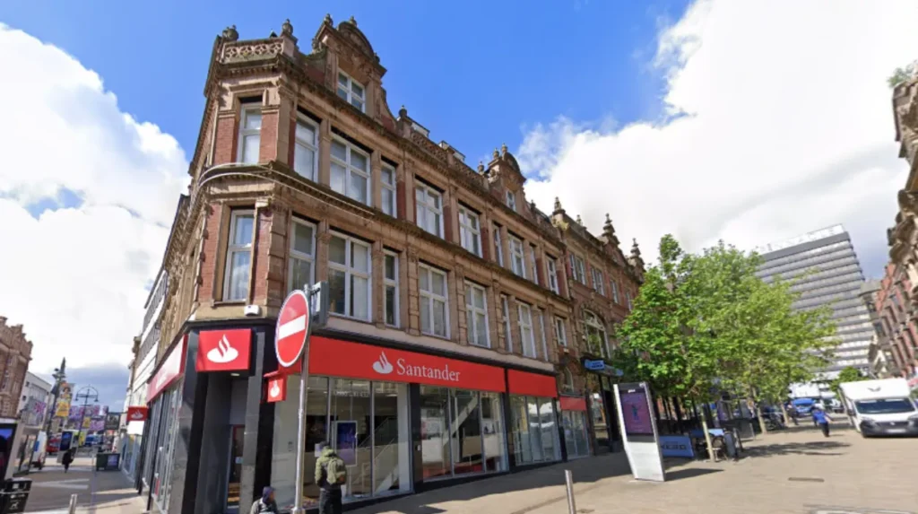 Can students on benefits in Leeds get a free or cheap railcard