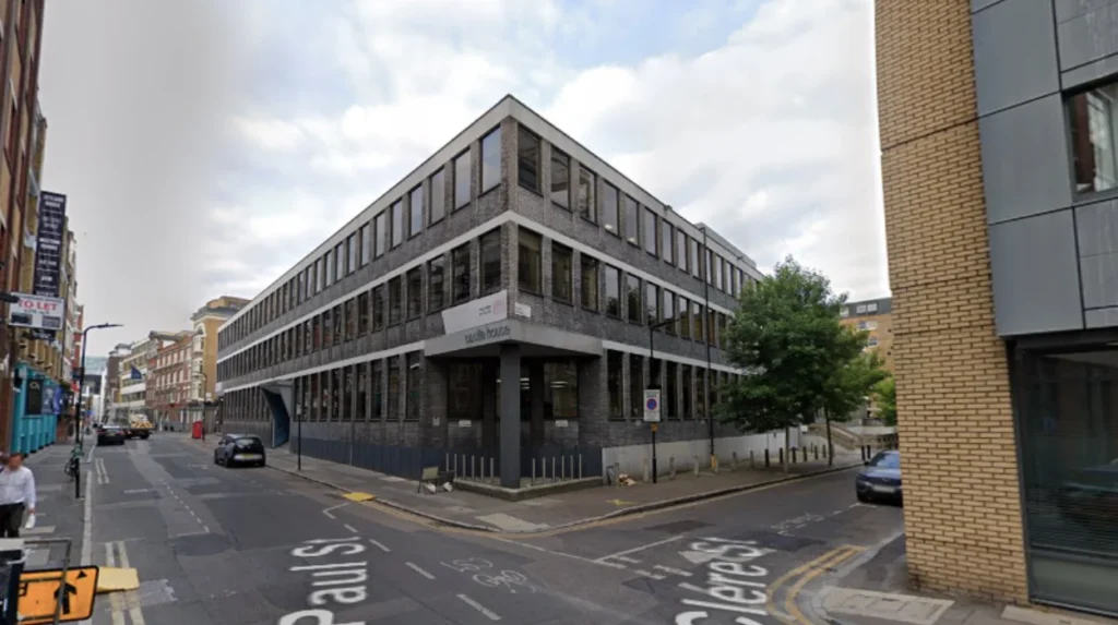 How Do You Report Online Scam Ads Seen in Leeds