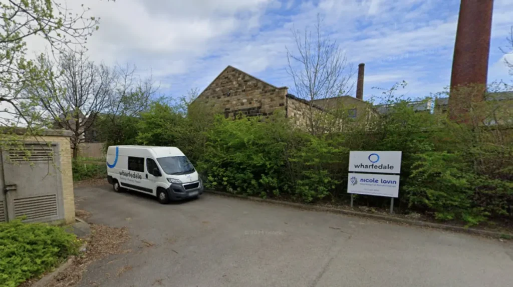 How do local health‑visiting and family‑support services view baby and toddler groups