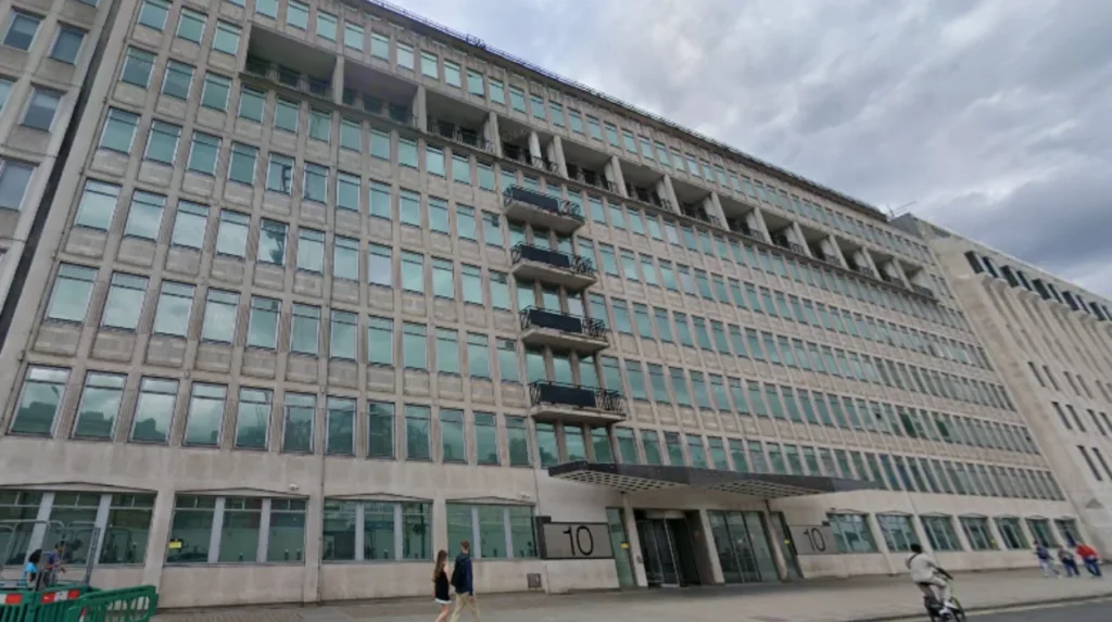 How to Stay Safe While Reporting in Your Building