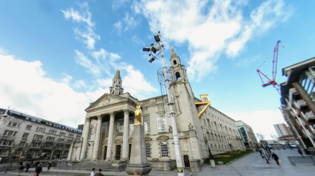 What is the history of free school meals in Leeds