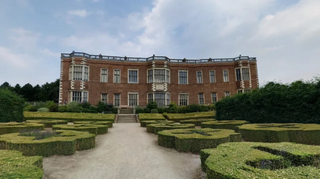 Which Parks Provide Free Walking Groups for Seniors in Leeds