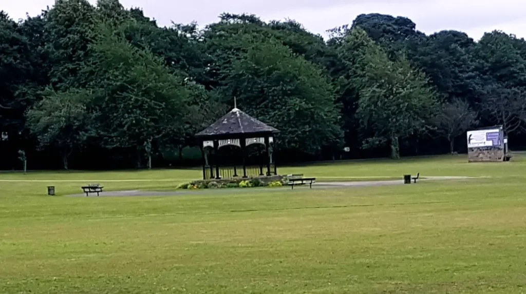 When is the best time to visit Horsforth’s parks and walks?