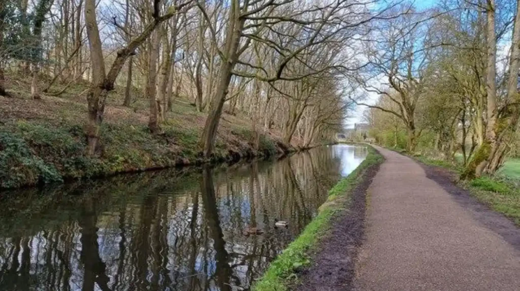 How can travellers make the most of a multi season trip to Horsforth