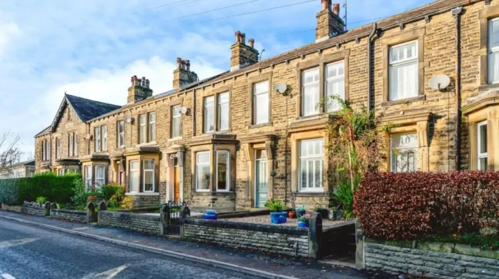How do Victorian residential villas and terraces shape the local streetscape