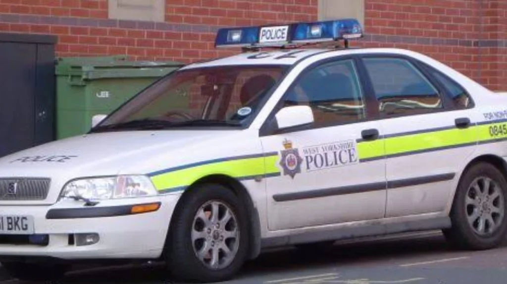 How do you contact emergency services in Morley during an immediate threat