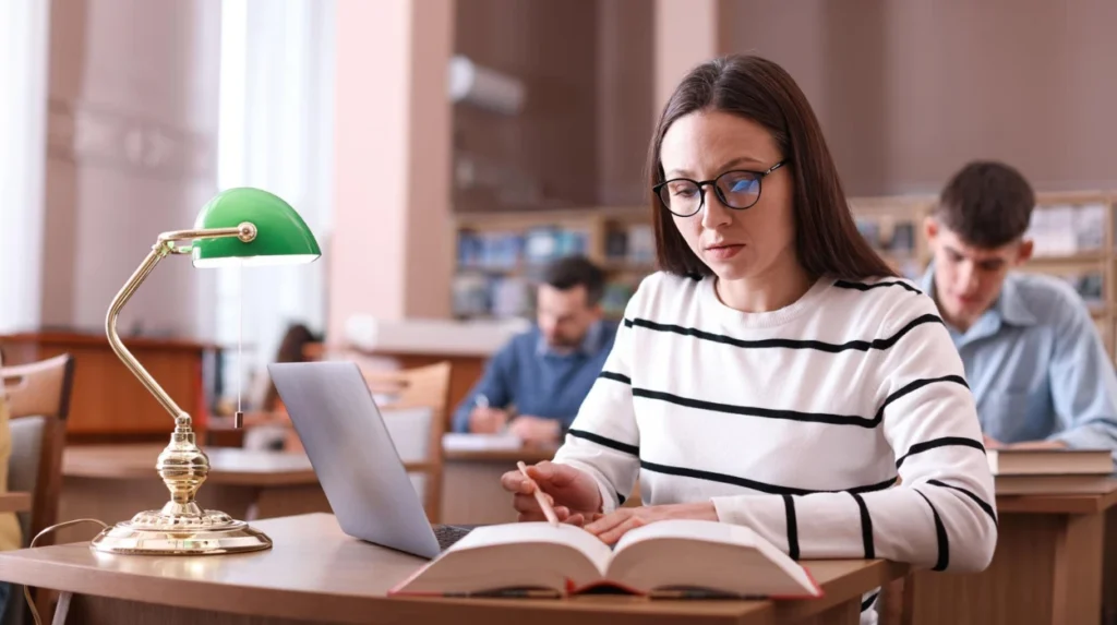 How does the Horsforth Community Hub and Library support quiet study and leisure