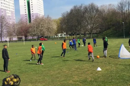 How to find free sports clubs for teenagers in Rothwell