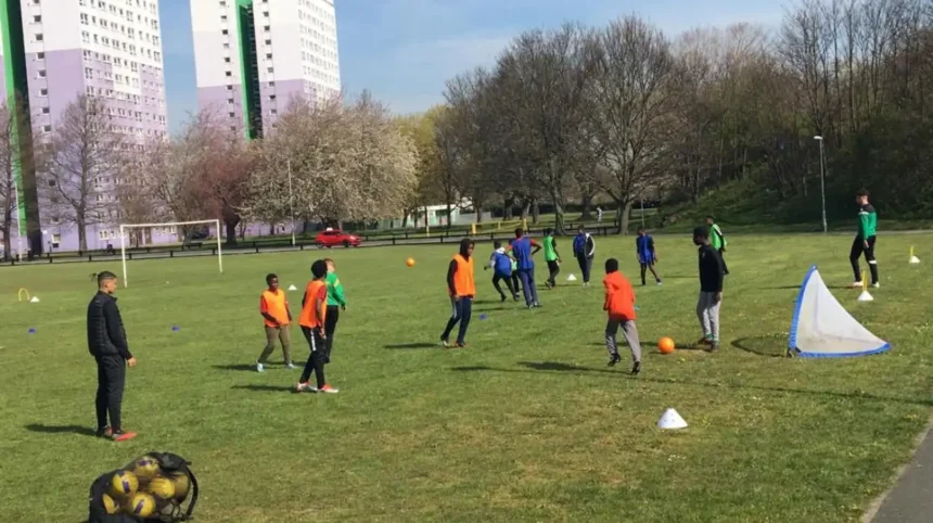 How to find free sports clubs for teenagers in Rothwell