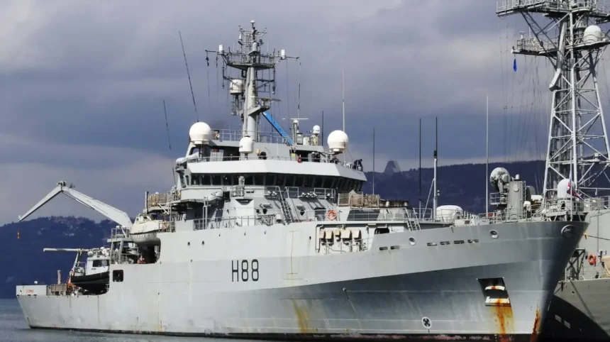 Royal Navy Steps Up Monitoring of Russian Warships in UK Waters 2026