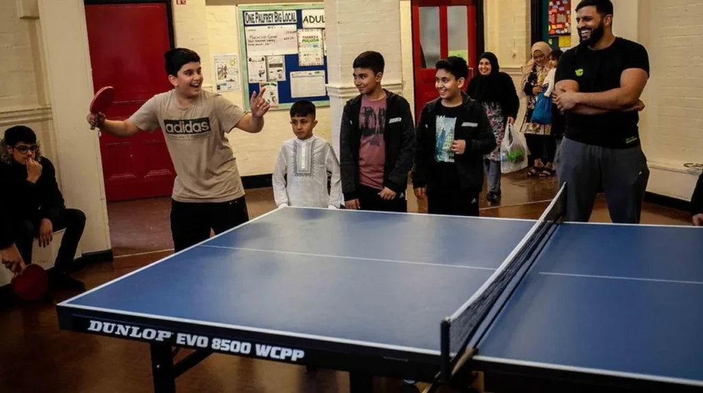 What free youth clubs exist for teenagers in Headingley