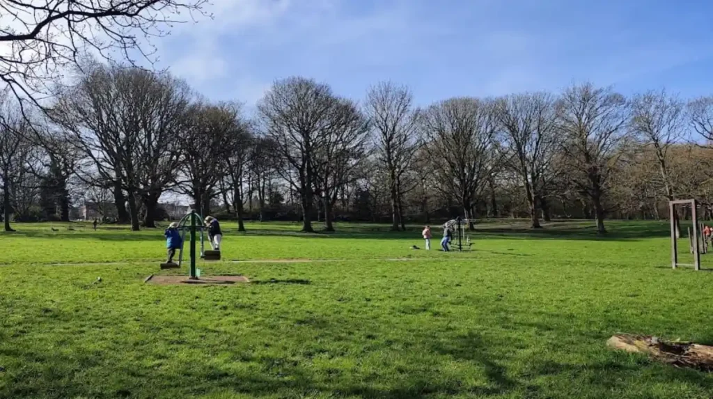What green spaces can visitors explore in and around Horsforth