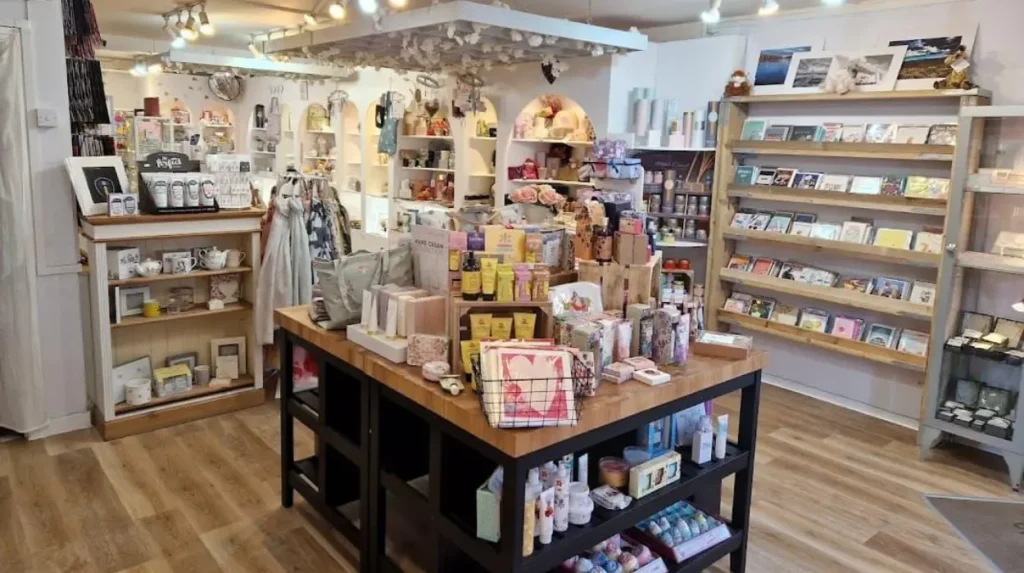 What independent shops can visitors find in Horsforth