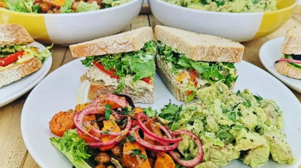What lunch options are available for dietary restrictions and quick midday meals