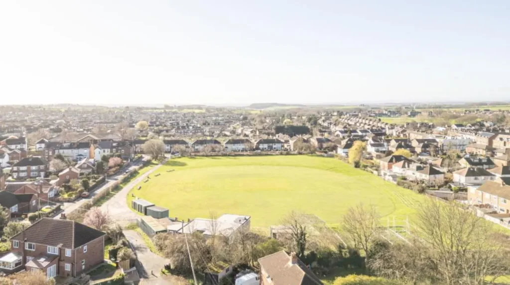 What makes Garforth suitable for a picnic and outdoor relaxation