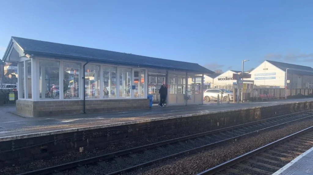 What public transport options connect Horsforth with Leeds and nearby areas