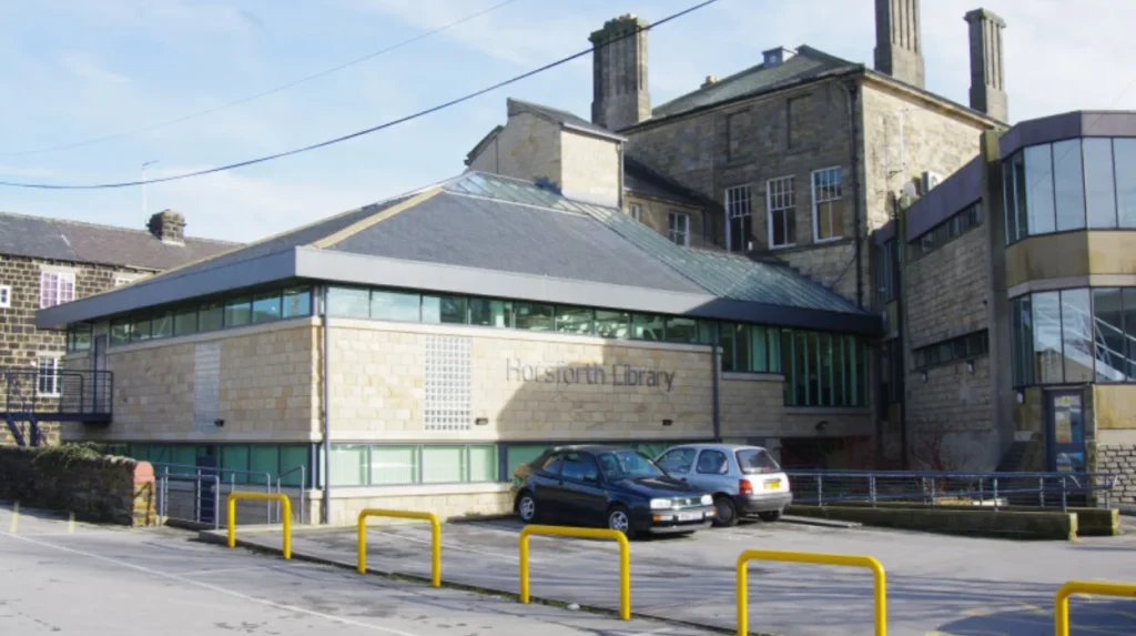 What should visitors check before travelling to accessible places in Horsforth?