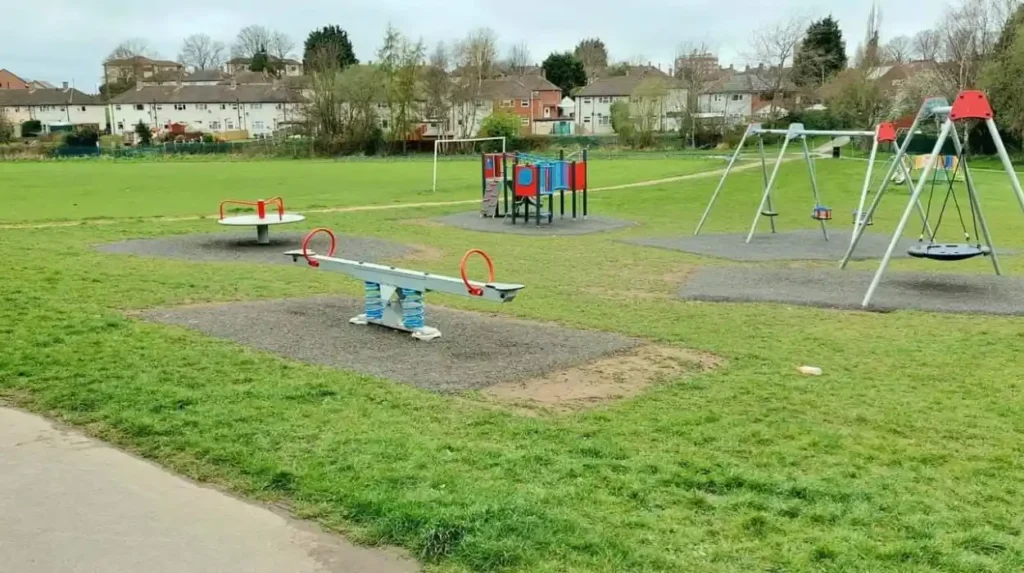 Where are the best spots for family recreation and local green play in Garforth