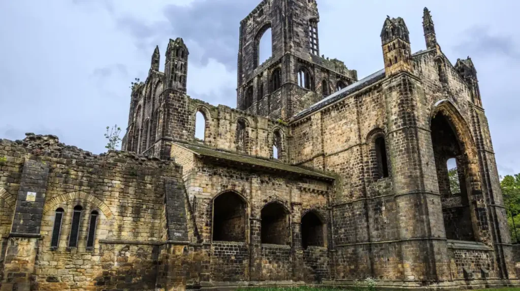 How did Kirkstall Abbey influence Horsforth