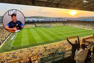 Leeds United Hand Louie Philpott First Professional Contract 