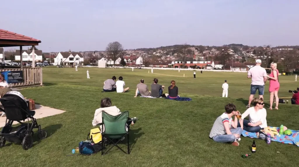 Where can friends meet outdoors in Horsforth