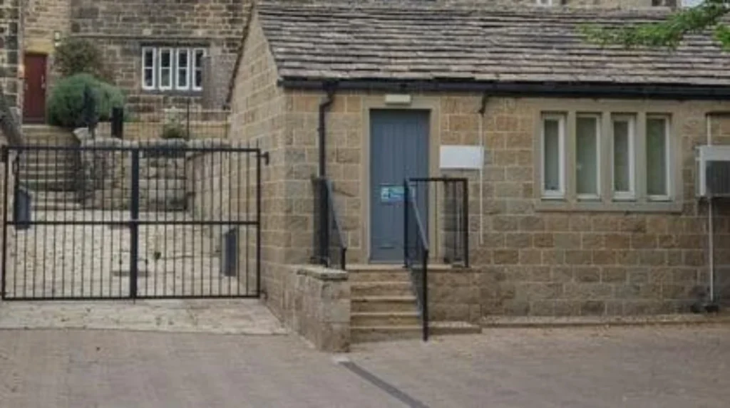 Where can you meet friends for a leisurely catch up in Horsforth