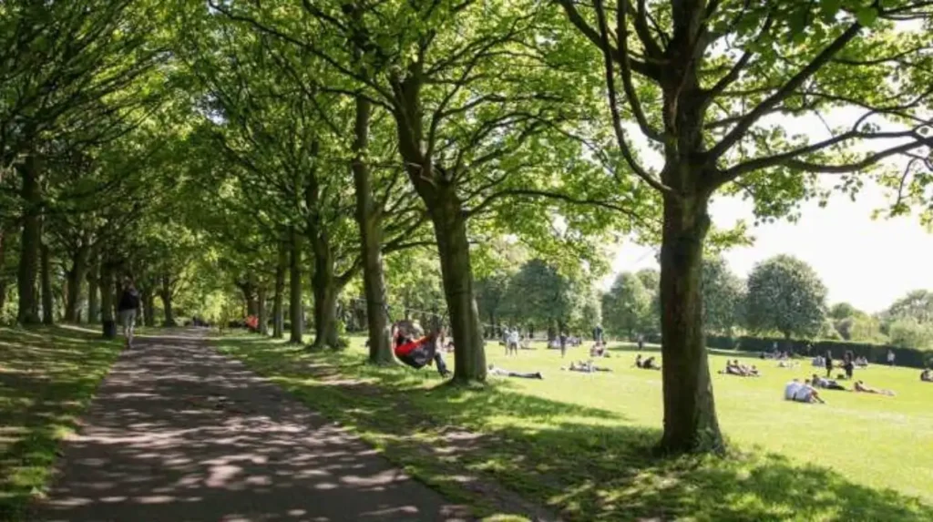Which green spaces are best for students in Headingley