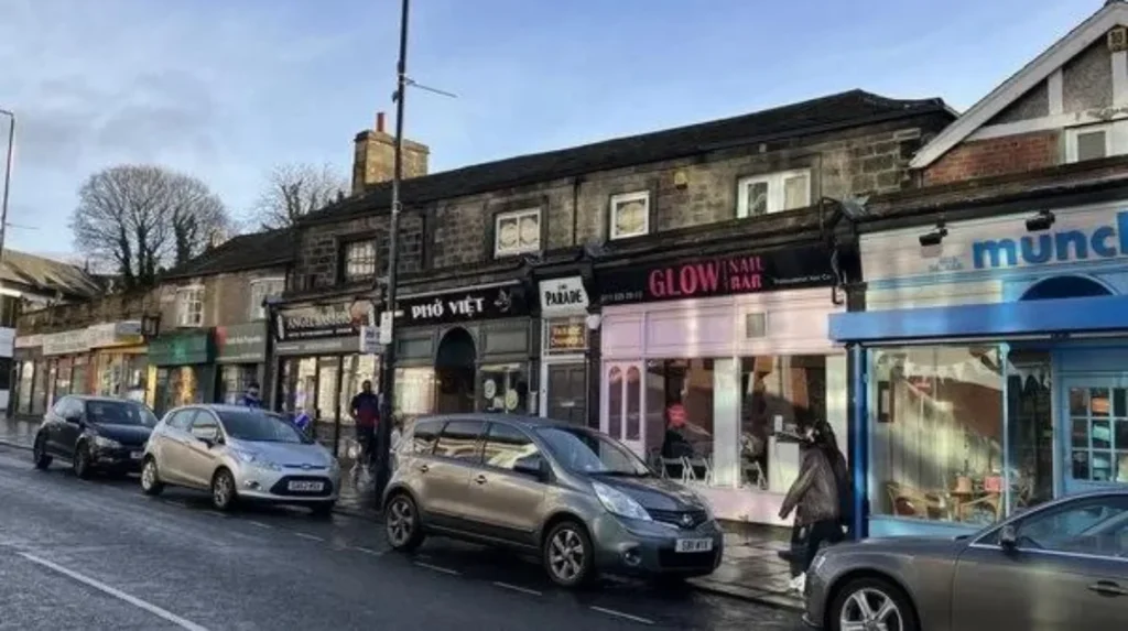 Are there public toilets at Headingley Community Hub and Library