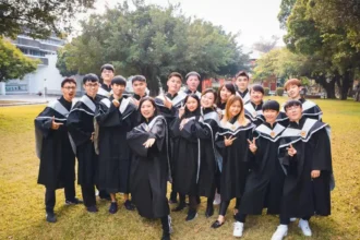 Best Headingley Graduation Photography Locations in Leeds