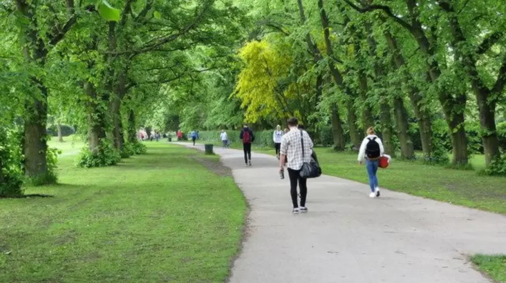 Can you run around Woodhouse Moor near Headingley