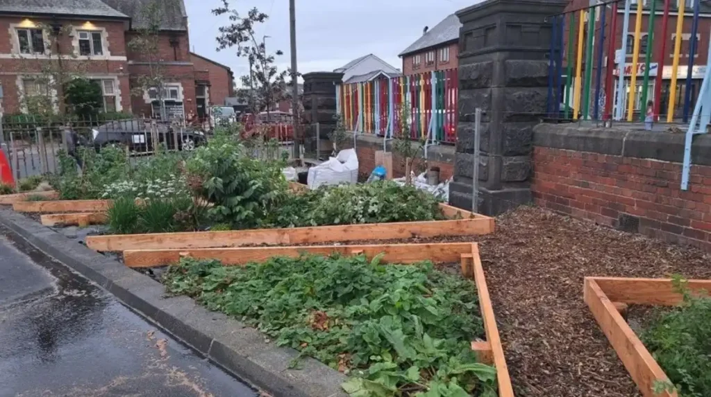 What gardening groups and allotment opportunities are available in Headingley