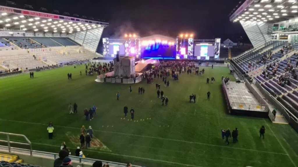What other types of performances can you find around Headingley