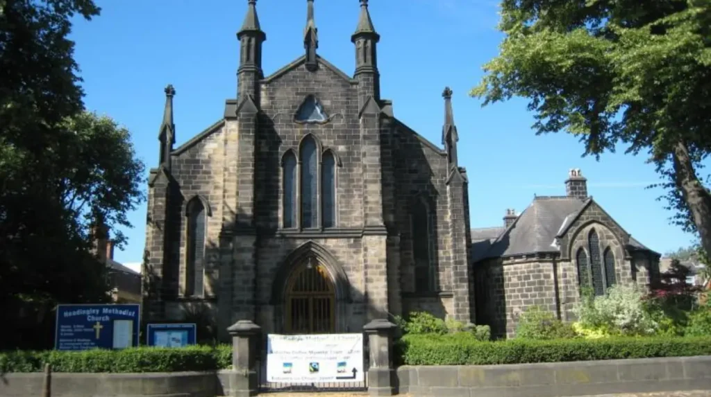 What places of worship can visitors find in Headingley