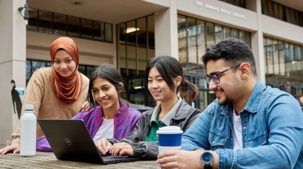 Where can international students get visa and immigration advice in Headingley