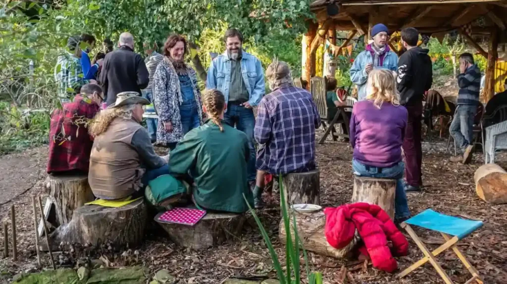 Where can people find environmental and conservation groups in Headingley 1