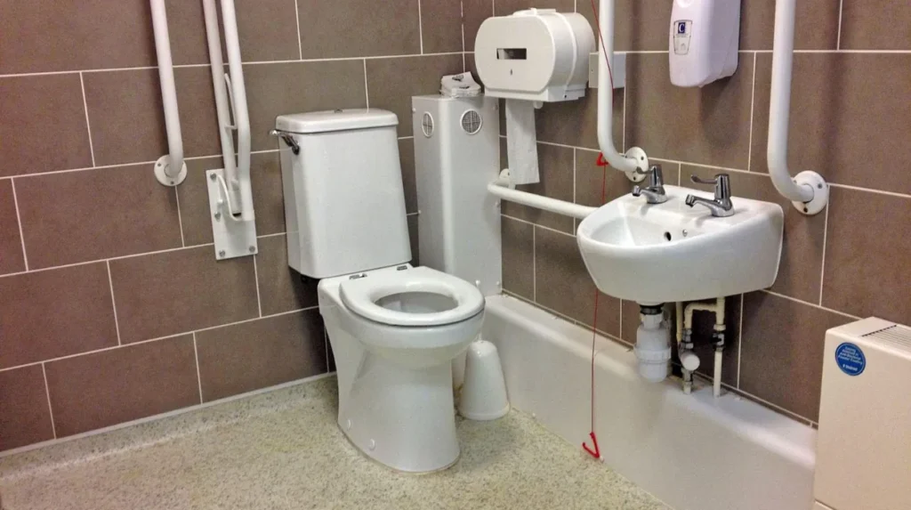 Where can visitors find public toilets in Headingley