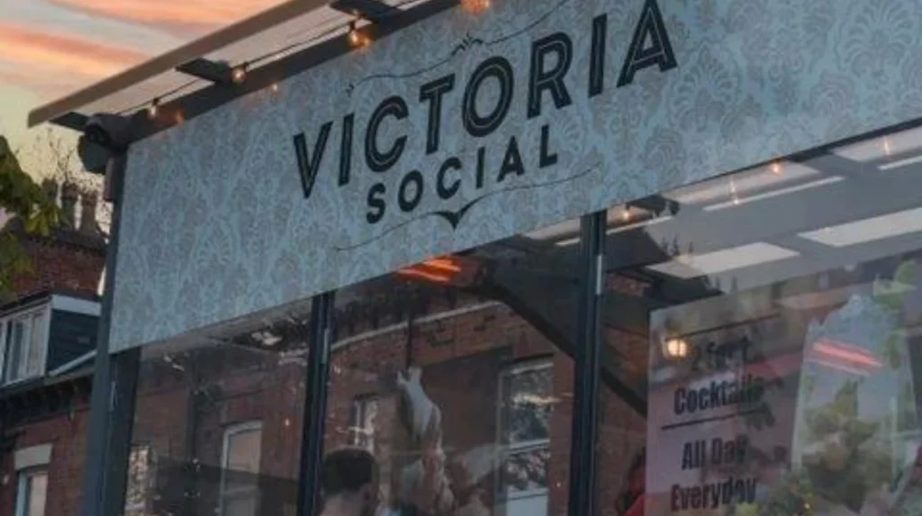 Which Headingley businesses offer student discounts