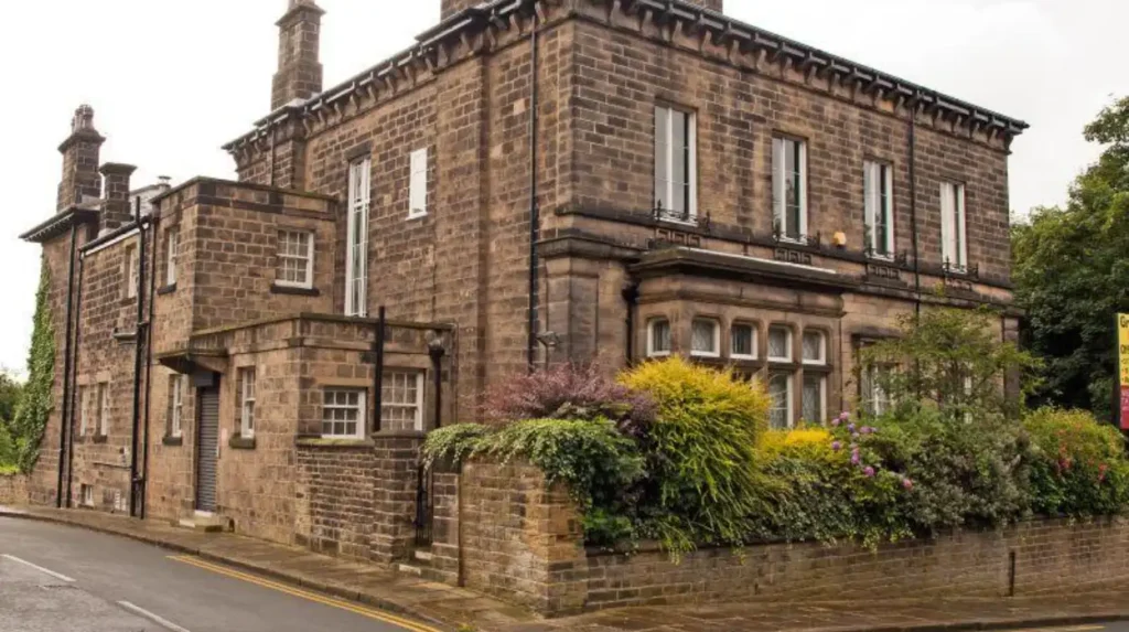 Which Historic Houses and Estates Should Visitors Look for in Headingley