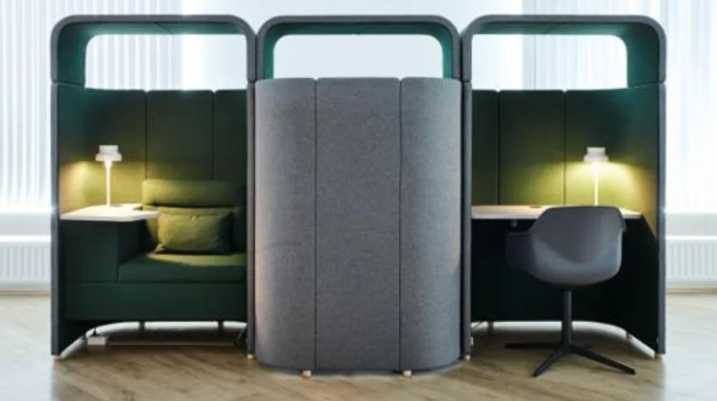 Which University of Leeds libraries offer silent study areas