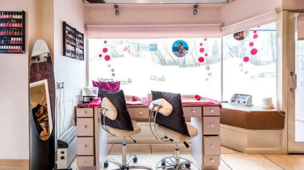 Which nail salons should visitors compare in Headingley